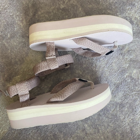 Teva Shoes - TEVA Platforms